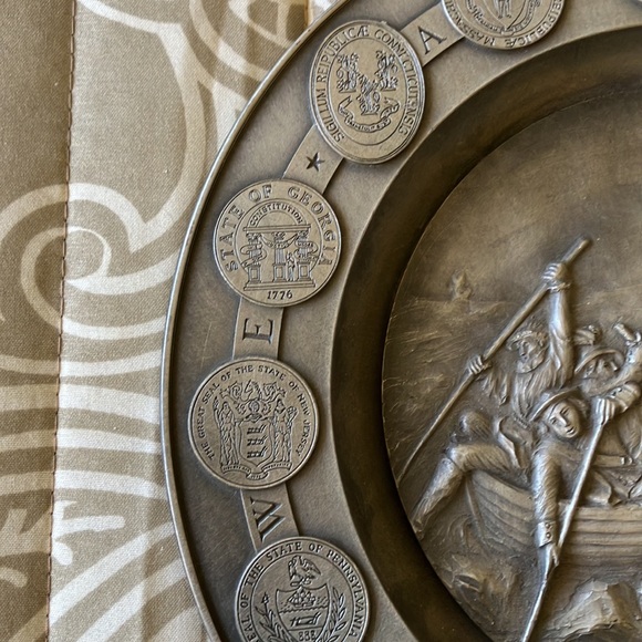 Bicentennial Commemorative Pewter Plate, We Are One Crossing the Delware - Picture 5 of 9